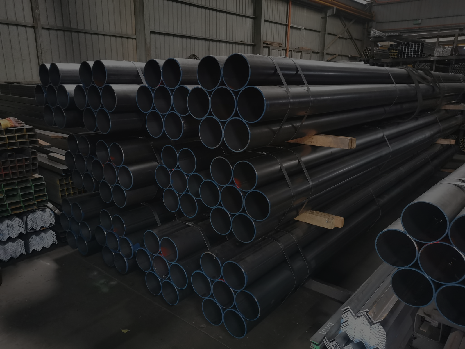 Round Black pipe